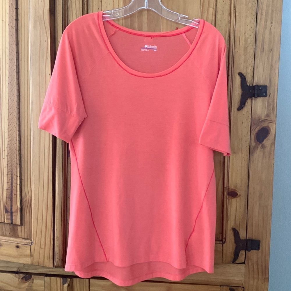 *****ā5āforā$25āCOLUMBIAāScoopāNeckāTeeāShirt